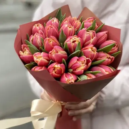 Букет из красных тюльпанов